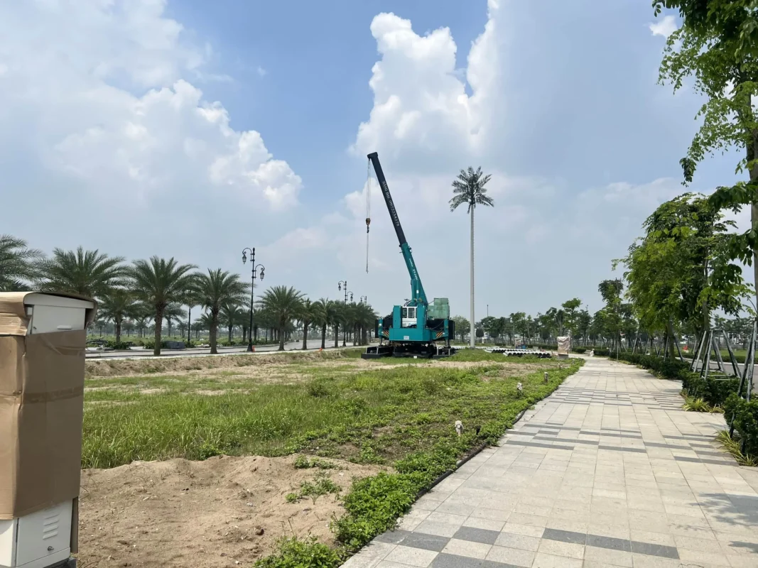 Hạ tầng đã hoàn chỉnh, vỉa hè, cây xanh đã hoàn thiện, đang ép cọc xây dựng 323 căn đầu tiên