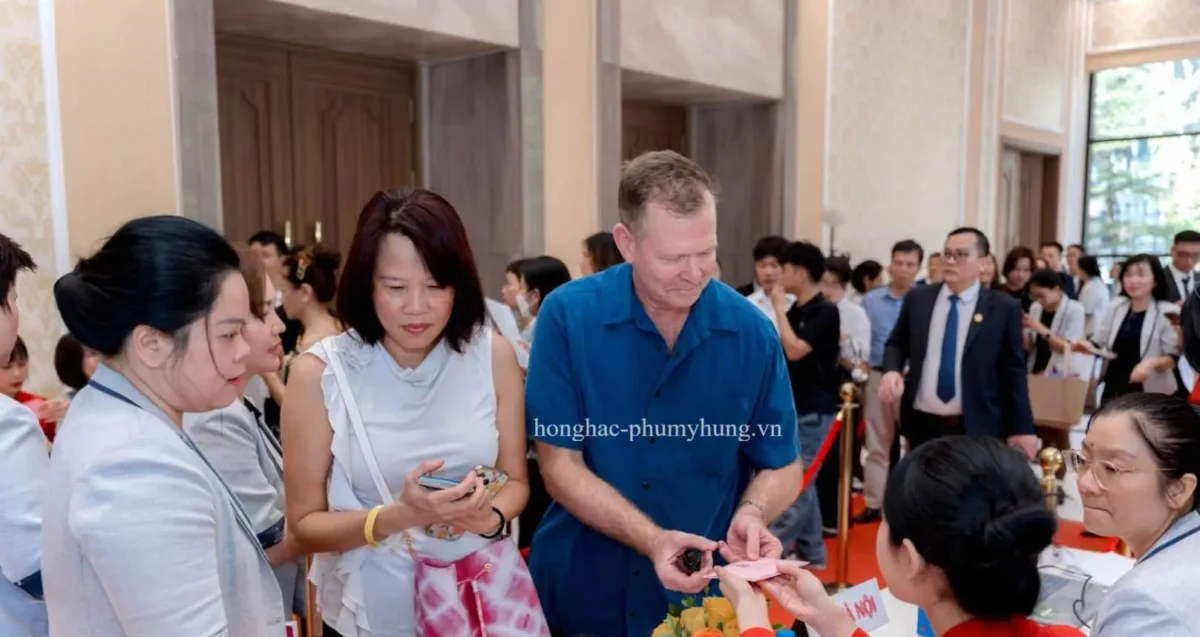 Giỏ Hàng Đầu Tiên Hồng Hạc City "Cháy Hàng" Chỉ Sau Vài Giờ, Hút Gần 500 Khách Tham Gia Bốc Thăm 9 500 khach tham gia mo ban 2