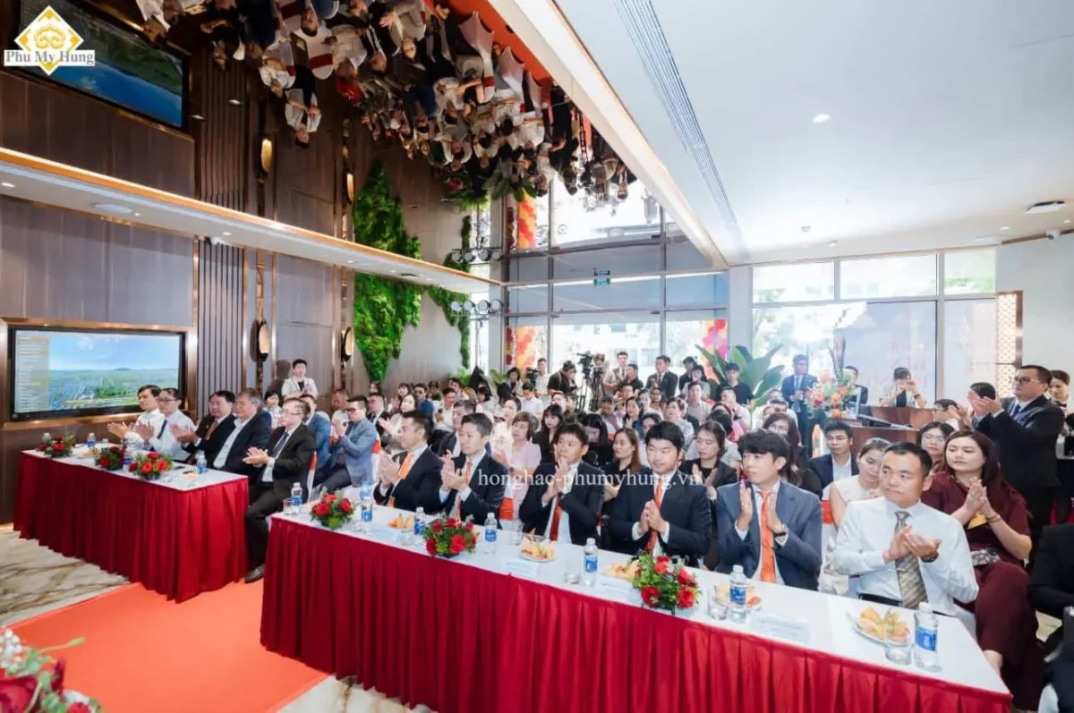 Phú Mỹ Hưng chính thức khai trương Sàn Giao dịch Bất động sản tại Hà Nội – Bước tiến chiến lược đưa Hồng Hạc City vươn xa 20 phu my hung khai truong van phong ha noi 4