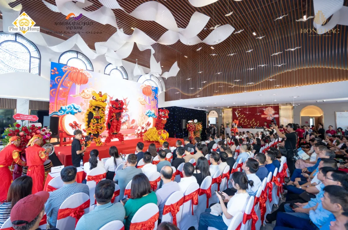 Những Khoảnh Khắc Ấn Tượng Tại Sự Kiện Khai Trương Nhà Mẫu Hồng Hạc City 21 su kien khai truong hong hac 1